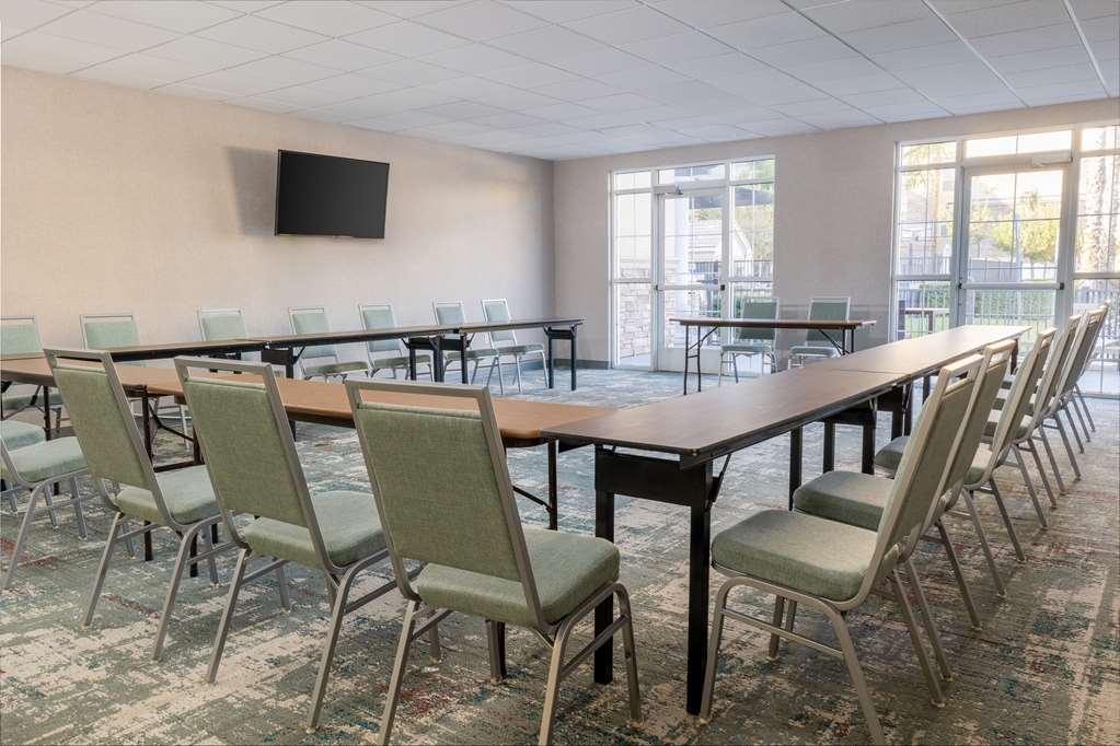 Hotel Homewood By Hilton Ontario