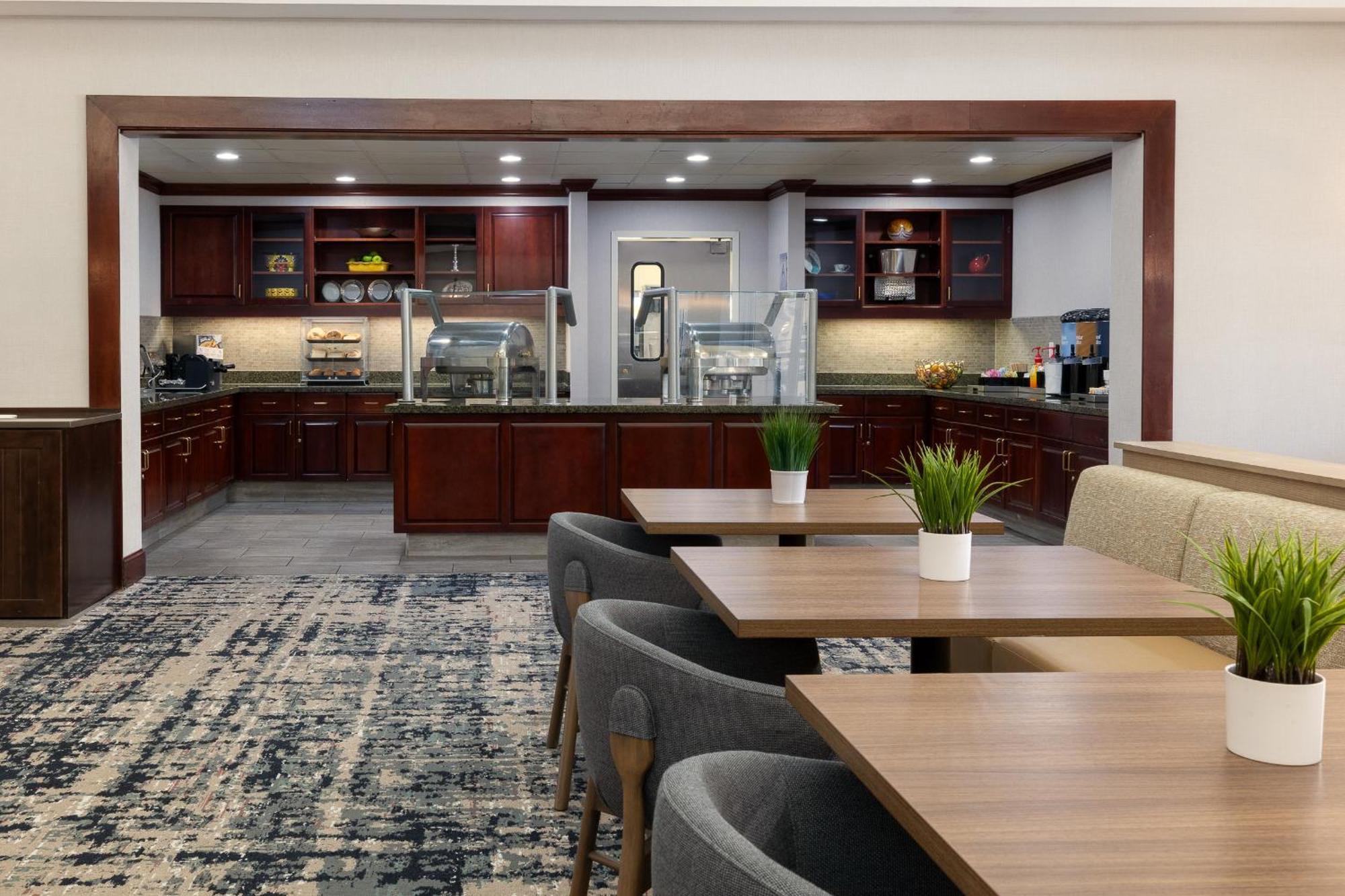 Hotel Homewood By Hilton Ontario 3*