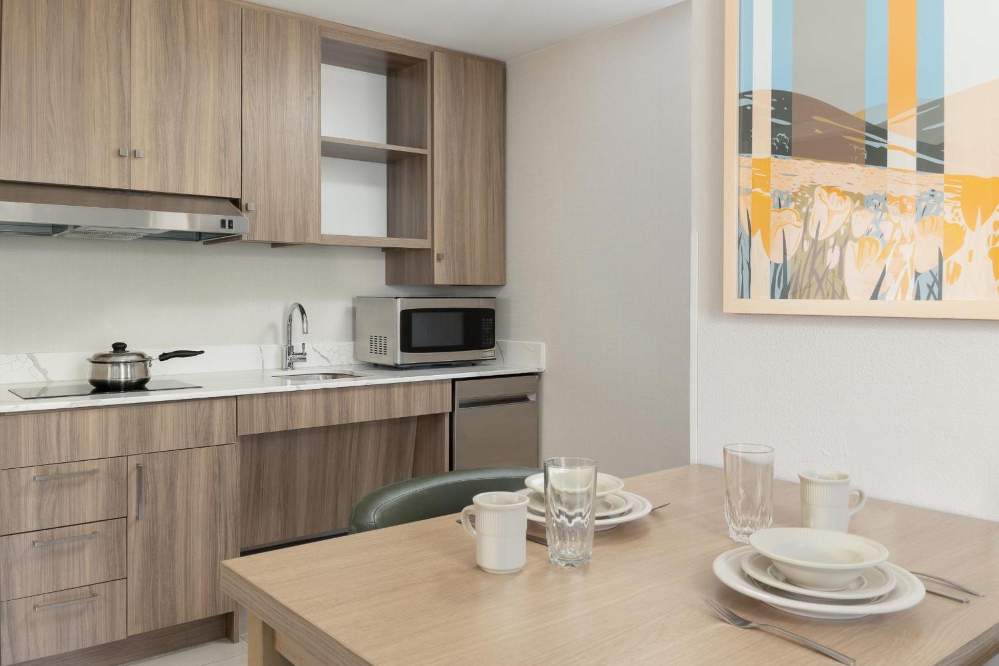 Hotel Homewood By Hilton Ontario