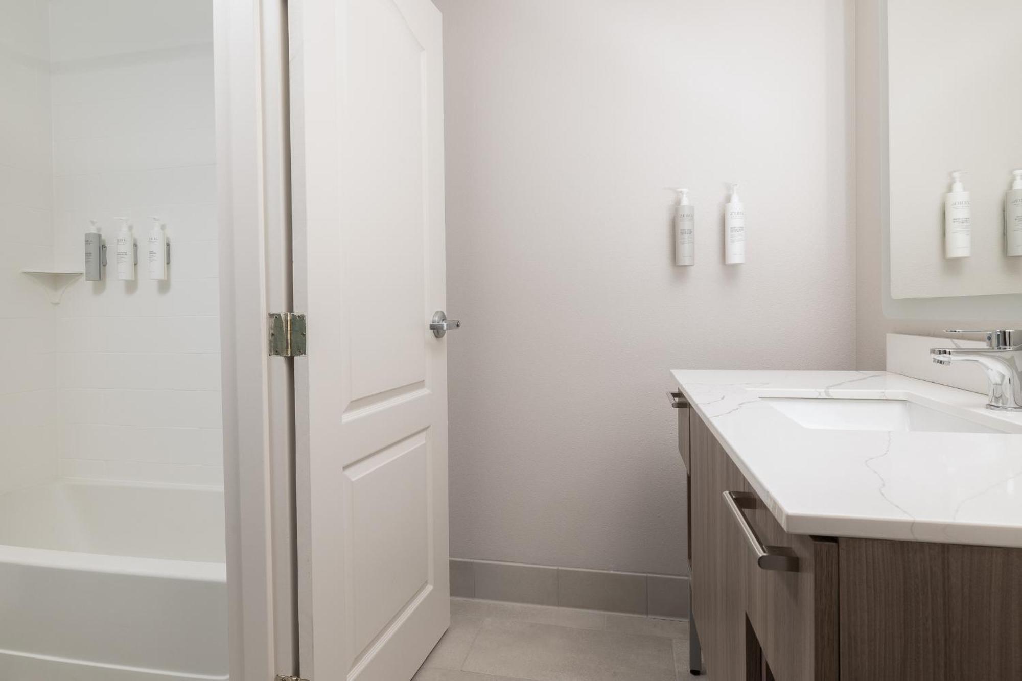 Hotel Homewood By Hilton Ontario