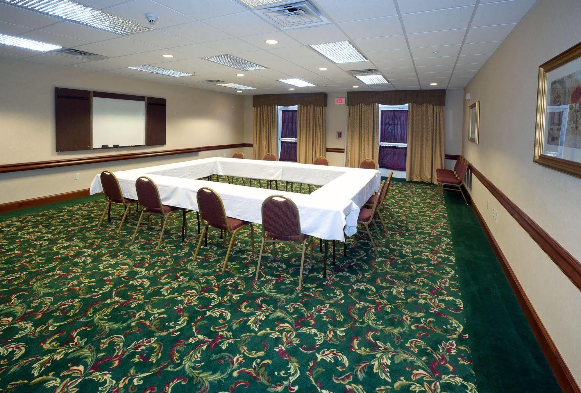 Hotel Homewood By Hilton Ontario 3*